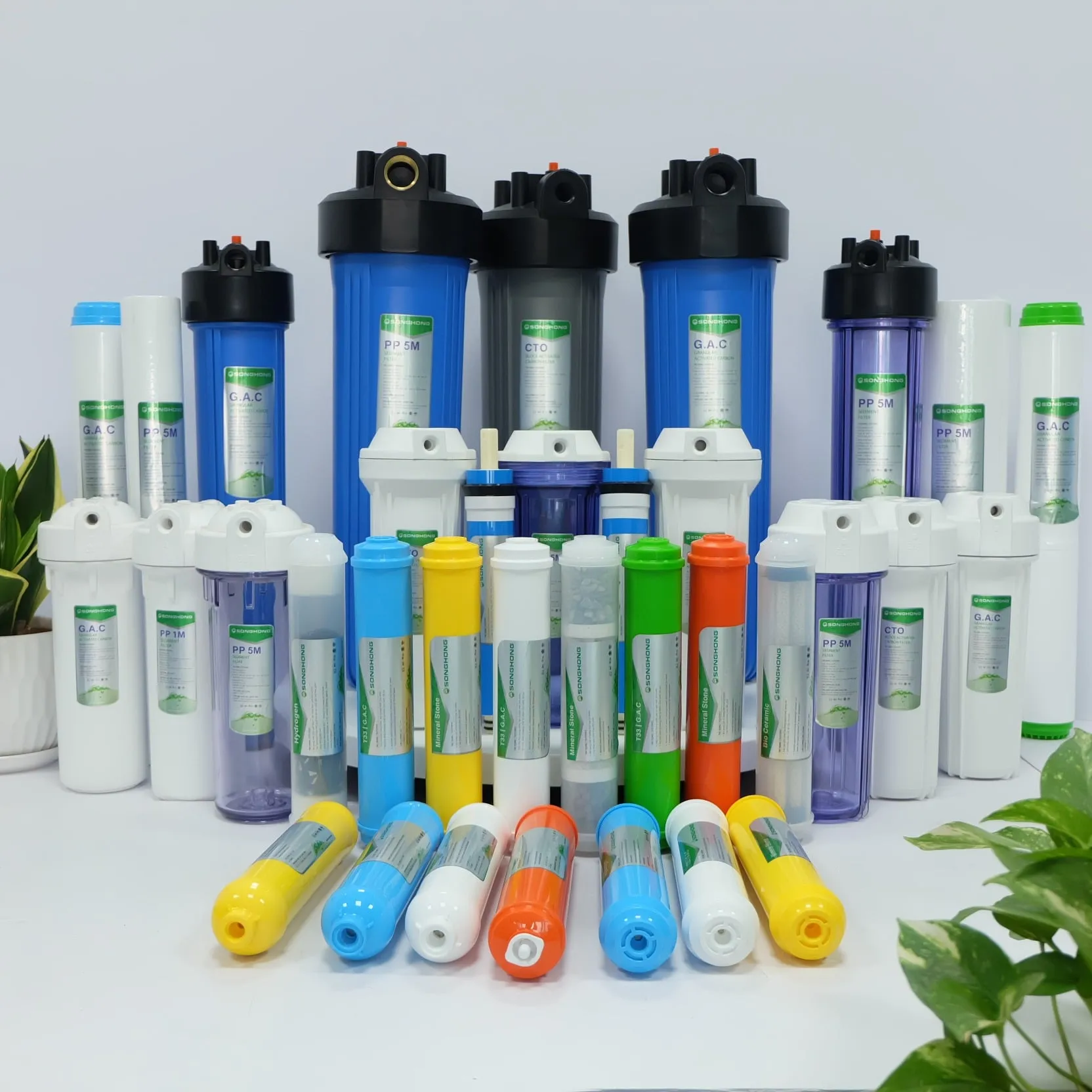 Filter housings and plastic parts